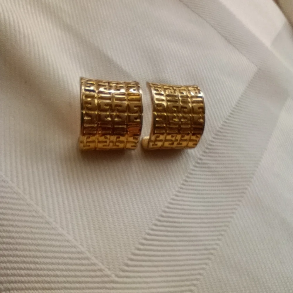 Givenchy Geometric Pattern Wide Vintage Gold Plated Pierced Earrings Authentic